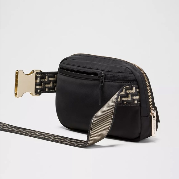 NWT Lululemon Everywhere Belt Bag 1L L Monogram Metallic Black/Gold $48 Rare - Picture 3 of 8